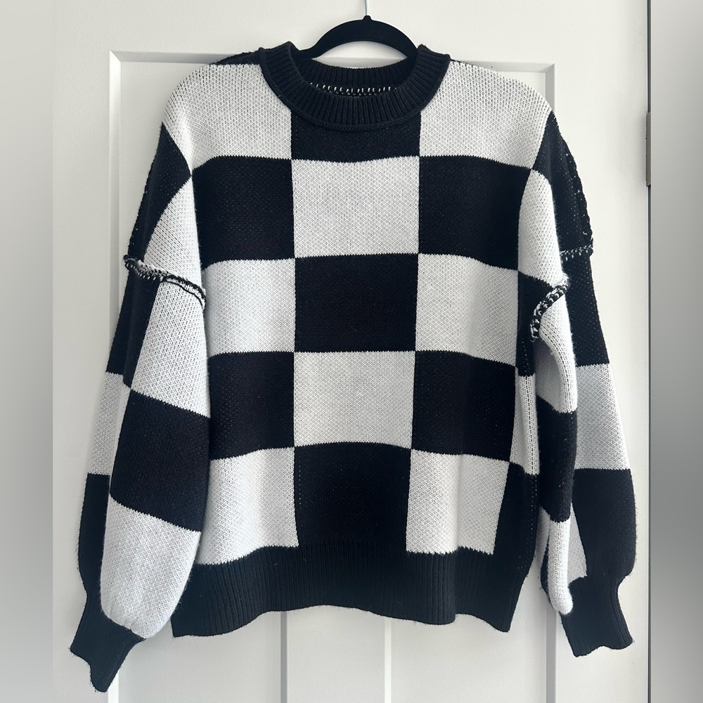 Black and White Checkered Sweater, size M/L
